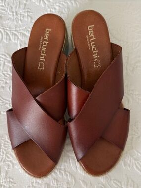 BERTUCHI Brown Leather Cross-Strap Wedge Slip on Sandals size 9.5